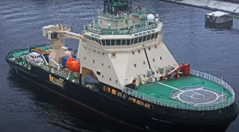 روسيا تختبر سفينة إمداد عسكري كاسحة للجليد