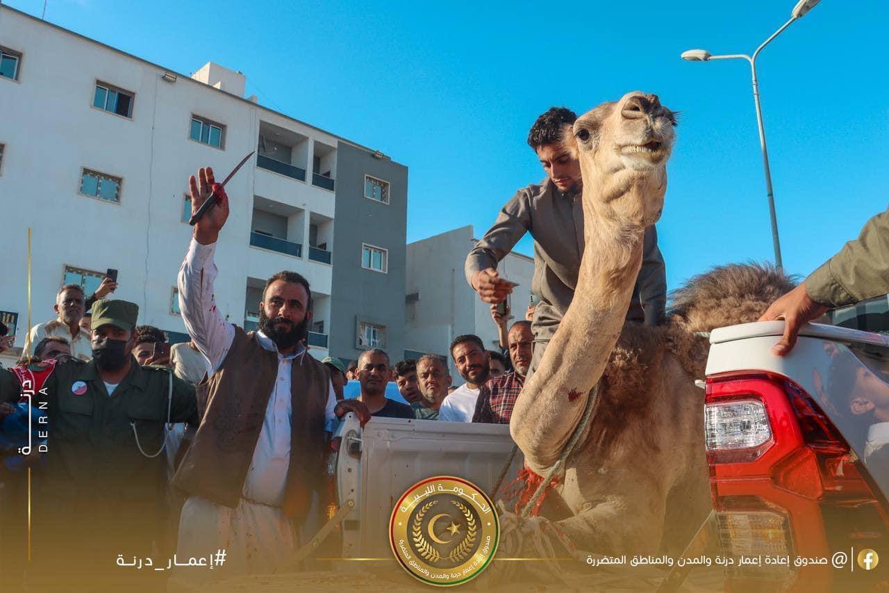 الليبيون يؤدون صلاة عيد الأضحى في مدن درنة وطرابلس وسط مراسم إحياء ذكرى ضحايا فيضان دانيال (صور)