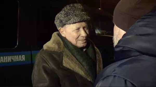 لاتفيا تطرد متقاعدا من سكانها عمره 82 عاما إلى روسيا