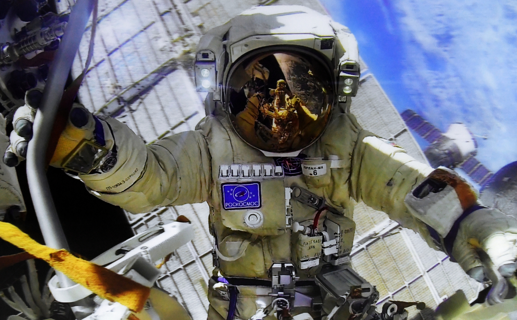 رائدا الفضاء الروسيان بيتيلين وبروكوفيف  ينهيان العمل خارج المحطة الفضائية الدولية