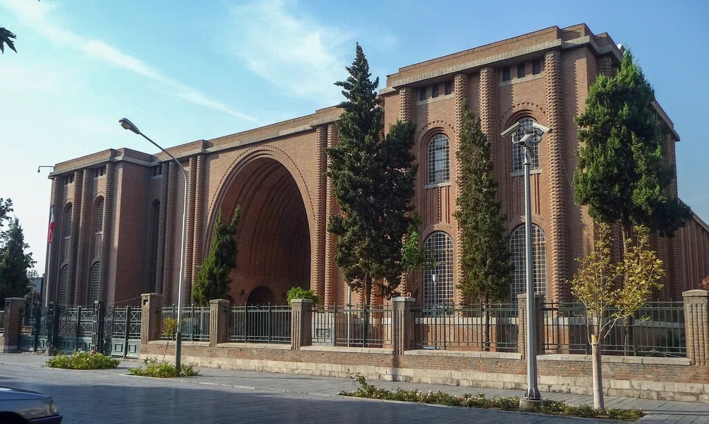 طهران تنوي إقامة معرض لمختارات الفنون في متحف الأرميتاج