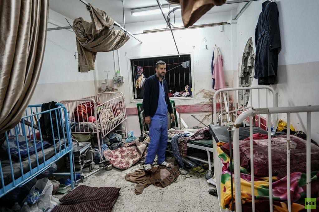 مجمع ناصر الطبي.. حلقة جديدة بسلسلة الاعتداءات الإسرائيلية على المرافق الطبية بغزة (صور)