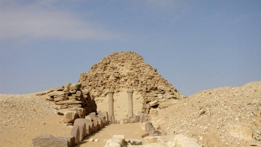اكتشاف مذهل لأول مرة داخل أحد الأهرامات المصرية