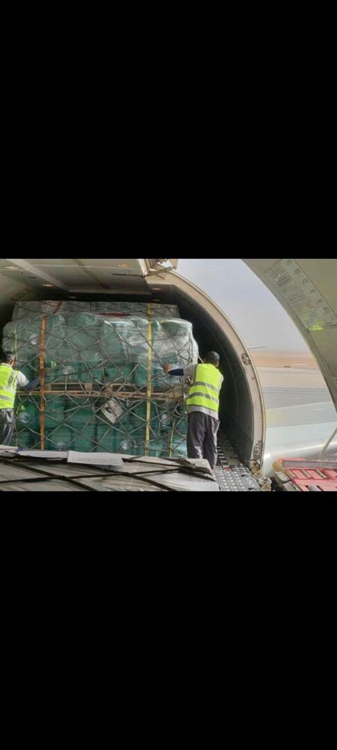 مصر.. وصول طائرة مساعدات سعودية سابعة لقطاع غزة (صور)