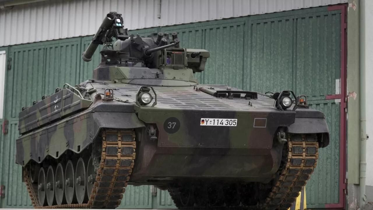 ألمانيا تسلم نظام كييف أكثر من 20 مركبة مشاة قتالية 