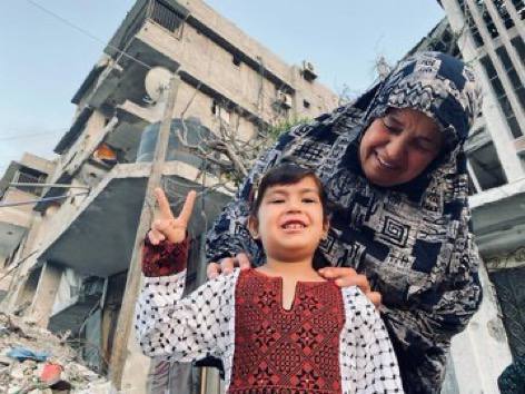 أطفال غزة يستقبلون أول أيام عيد الأضحى من وسط الدمار (صور)