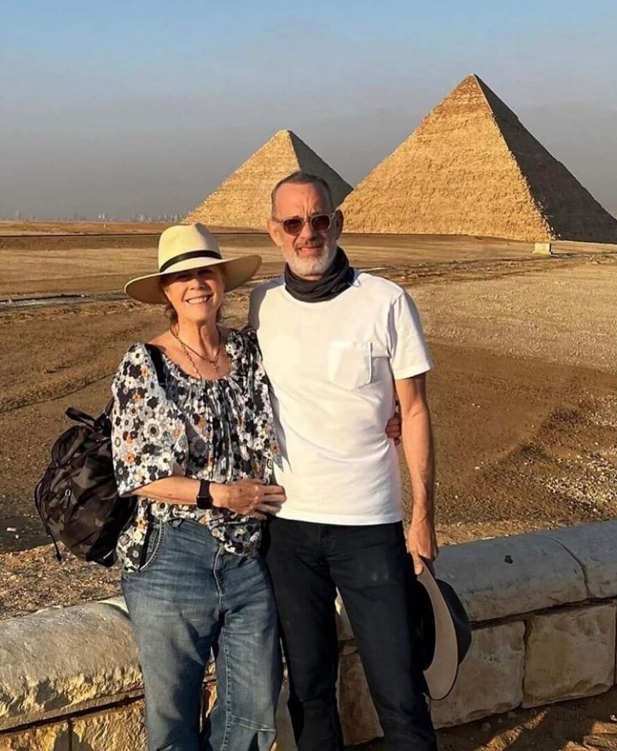 الثانية في عام.. توم هانكس في مصر رفقة زوجته ورواج فيديو 